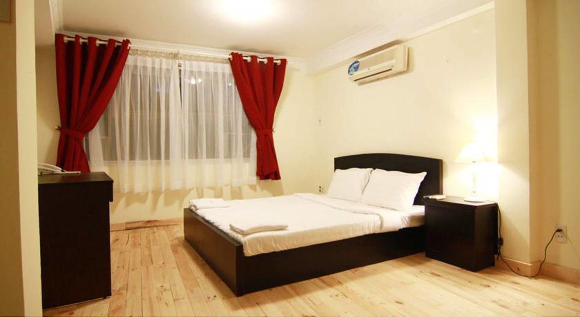 Koniko Backpackers *